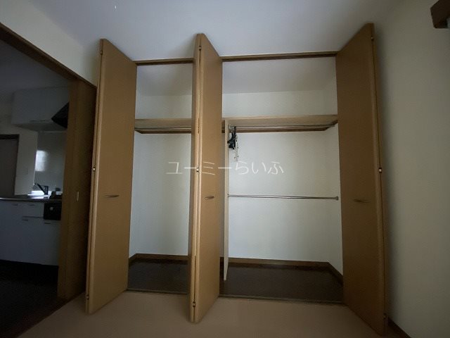 収納　通電されていないので写真が暗くなっています。