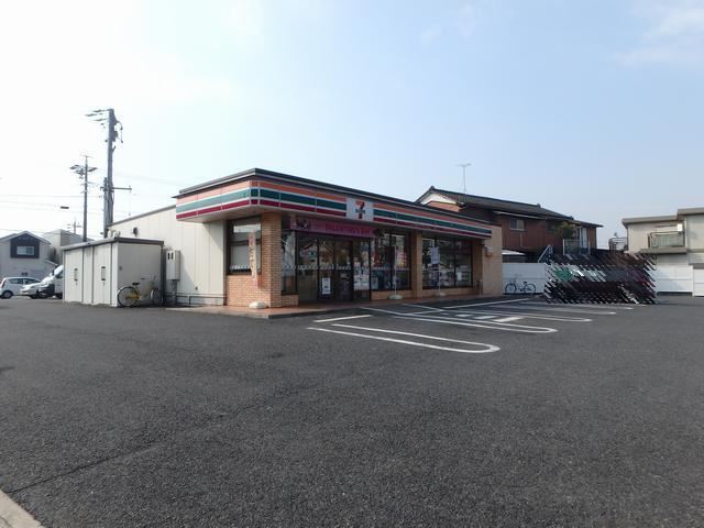 コンビニ　セブンイレブン（コンビニ）まで200m
