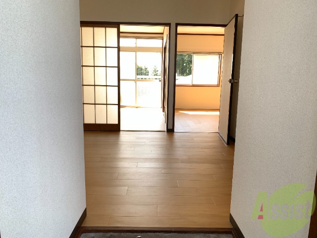 玄関　玄関の様子です。全室フローリングで暖かみを感じます。