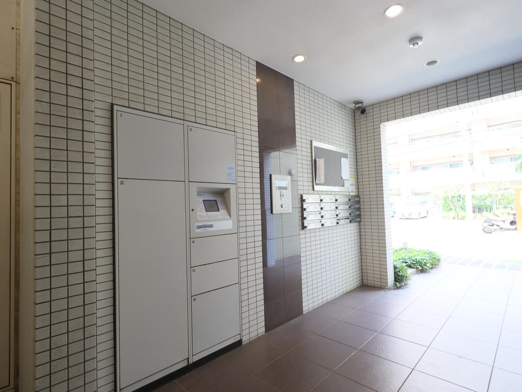 エントランス　オートロック・宅配BOX付き便利で安心！
