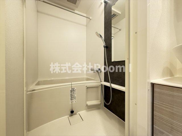 バス・シャワールーム　コンパクトで使いやすいお風呂です