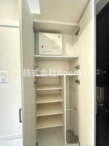 玄関　収納もある玄関です