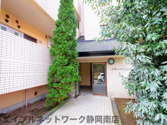 【静岡市駿河区登呂のマンションのエントランス】