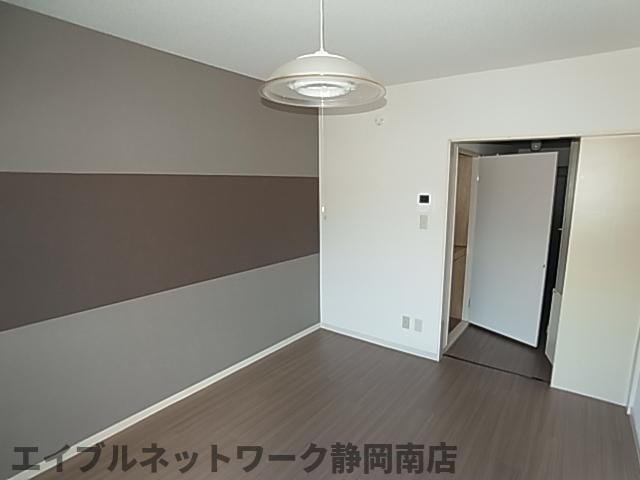 【静岡市駿河区登呂のマンションの居室・リビング】