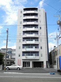 札幌市中央区南十五条西のマンションの建物外観