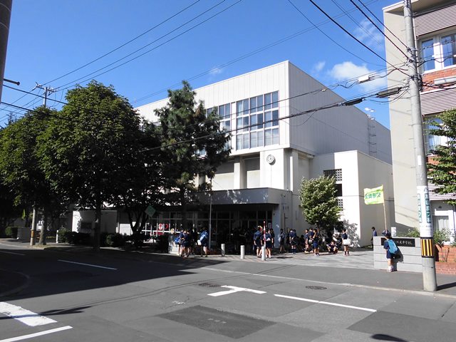 【札幌市中央区南十五条西のマンションの中学校】