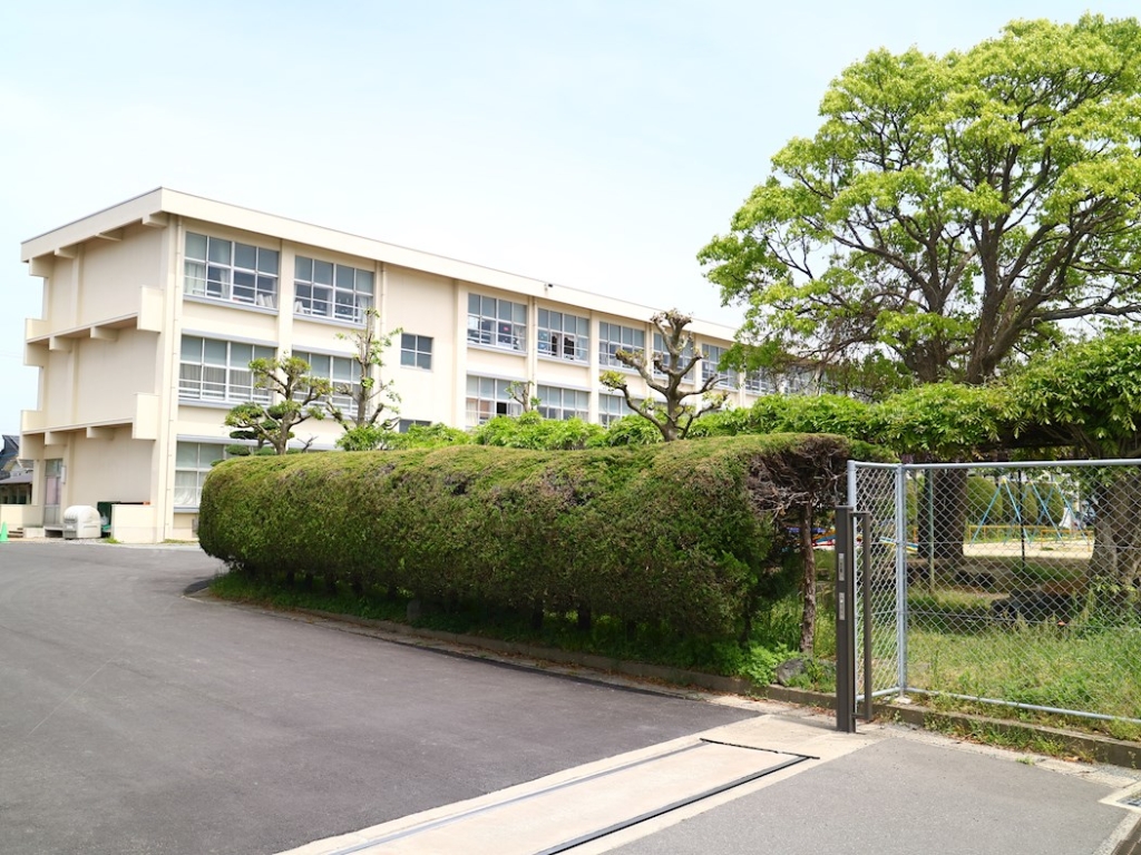 【遠賀郡遠賀町大字今古賀のマンションの小学校】