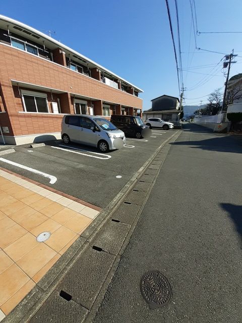 【大牟田市大字宮部のアパートの駐車場】