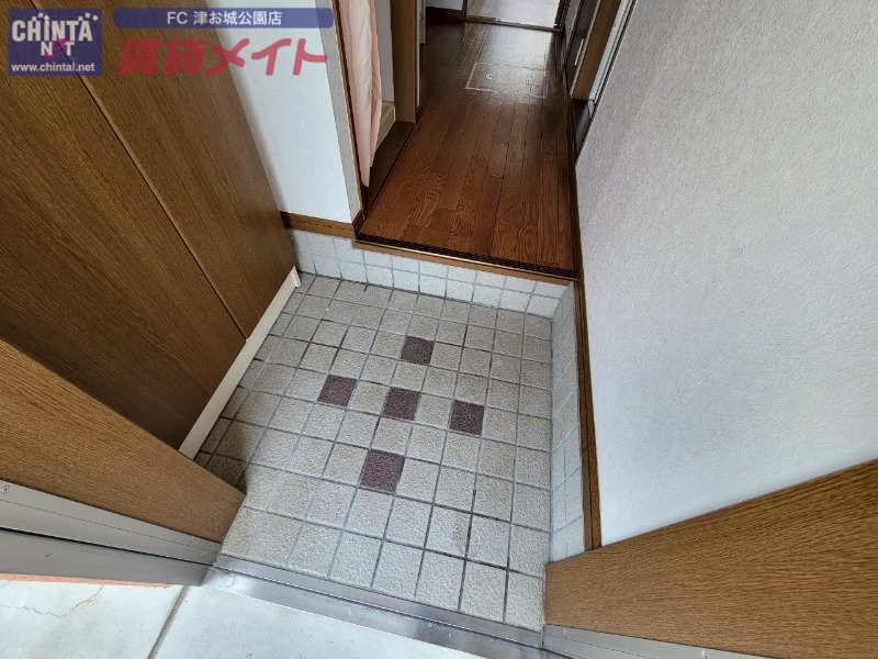 玄関　同じ物件、別部屋の写真です