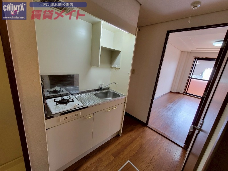 キッチン　同じ物件、別部屋の写真です