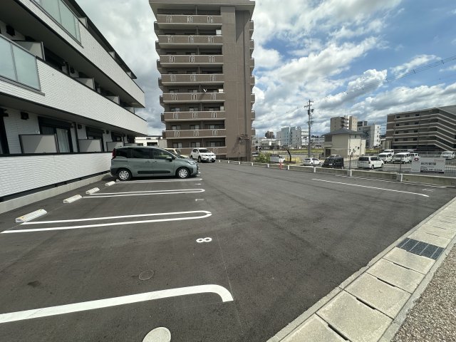 【クインシー１８の駐車場】