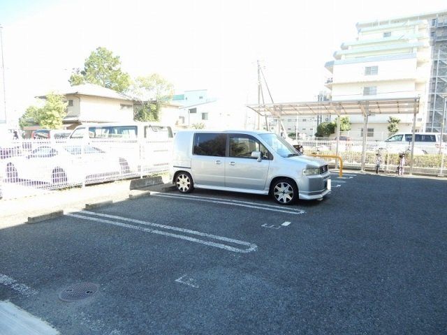 【八尾市南木の本のマンションの駐車場】