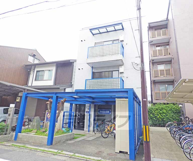 京都市上京区伊佐町のマンションの建物外観