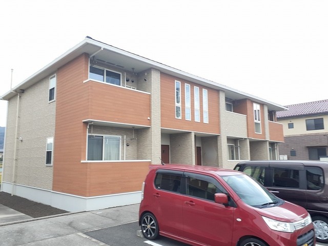 出雲市矢野町のアパートの建物外観