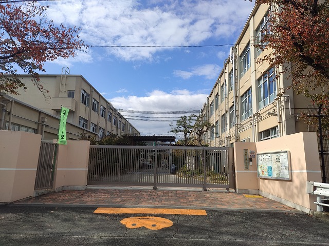 【アリビオ向日町A棟の小学校】