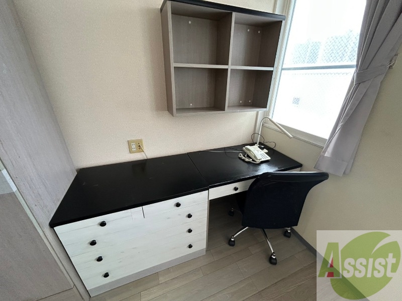 その他　デスクとしても使えるスペースです！便利ですね。