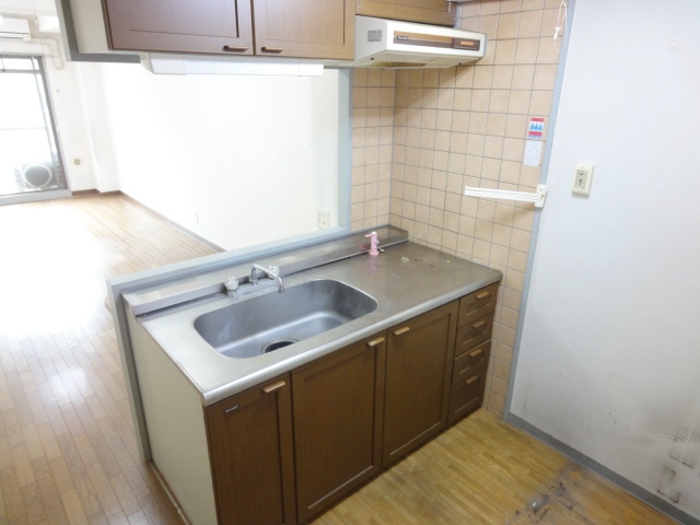 キッチン　同物件、別号室のものです。