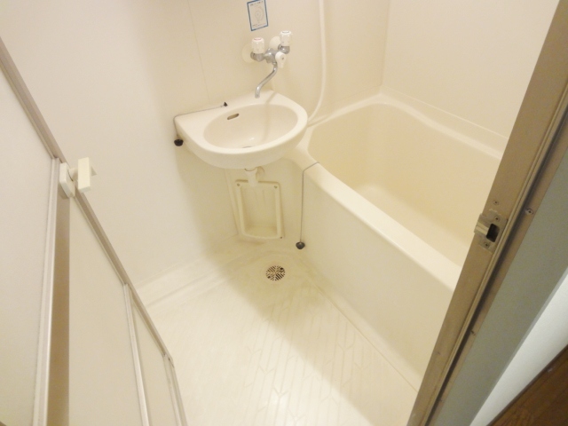 バス・シャワールーム　同物件、別号室のものです。