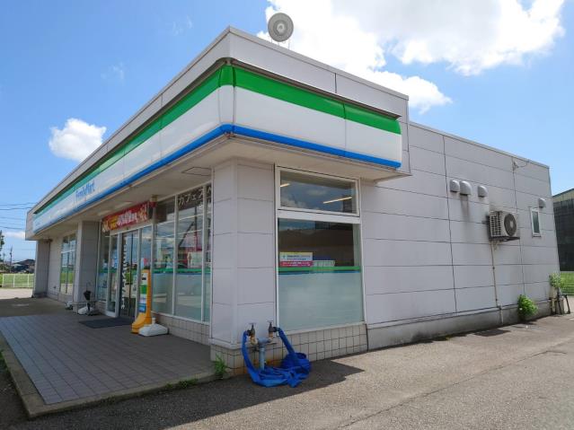 コンビニ　ファミリーマート高岡戸出市野瀬店（コンビニ）まで4126m