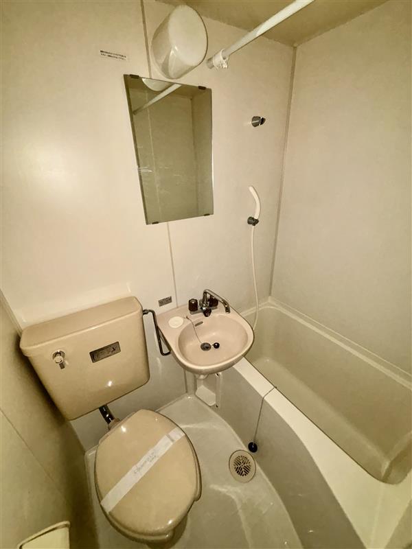 バス・シャワールーム　コンパクトで使いやすいお風呂です