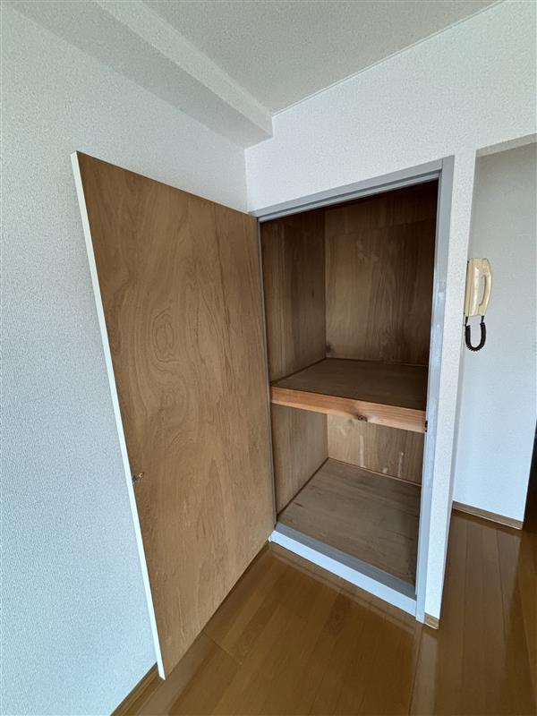 収納　洋服や小物類など、目的に応じてすっきり美しい収納を実現します