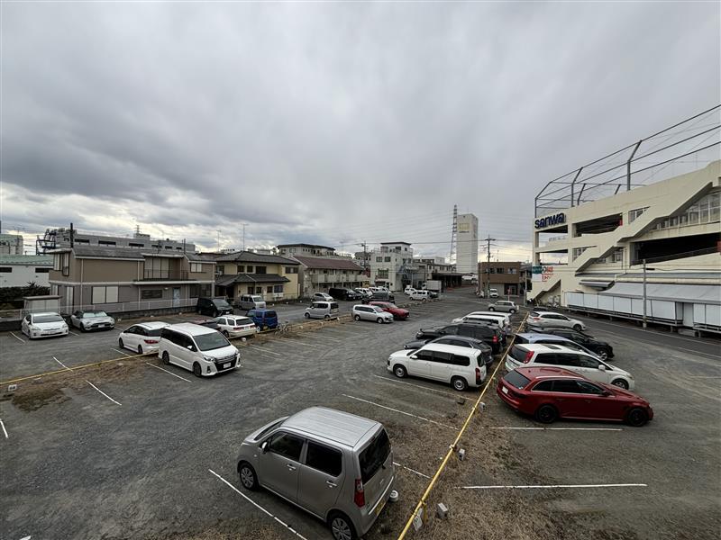 眺望　お隣が駐車場なので解放感あります。