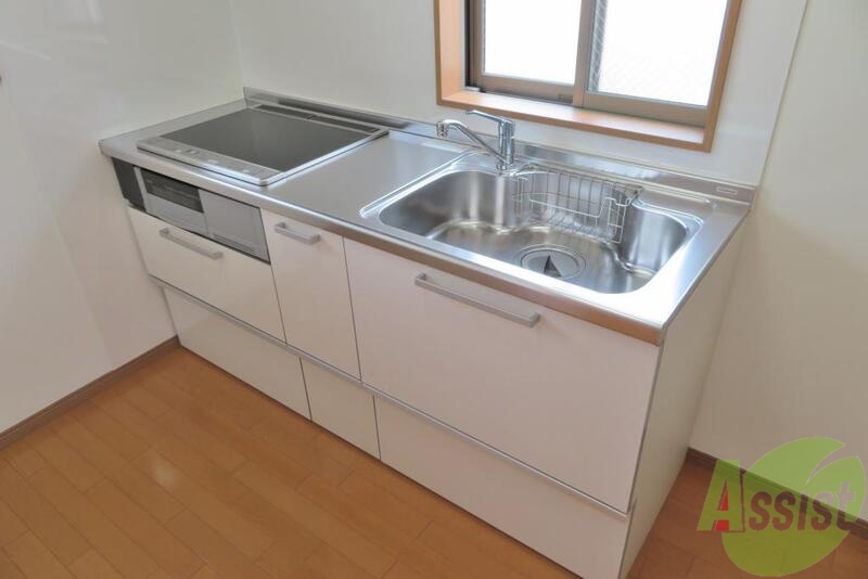 キッチン　システムキッチンであればはじめからコンロ付きなので嬉しいです