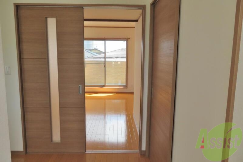 玄関　開けた瞬間にわかる、いい物件（笑）木目も目に優しい気がする。