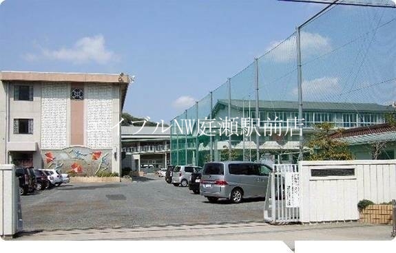 中学校　岡山市立石井中学校（中学校）まで1154m