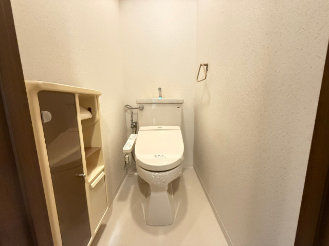 トイレ　温水洗浄便座