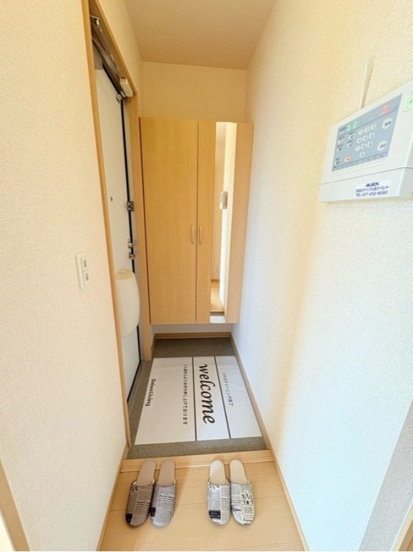 玄関　図面と現状に相違がある場合には現状を優先