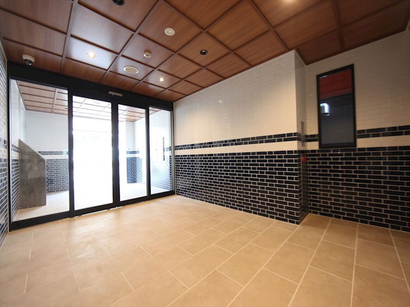 エントランス　エントランス　オートロック　防犯カメラ　宅配ＢＯＸ