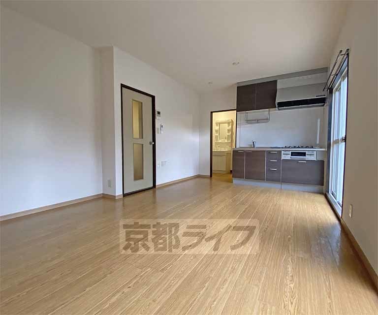 居室・リビング　南向きに広い専用庭のある２ＬＤＫです。１０．３帖のＬＤ...