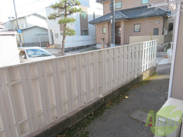 バルコニー　バルコニーはありませんが、洗濯物は外干ししたいですね