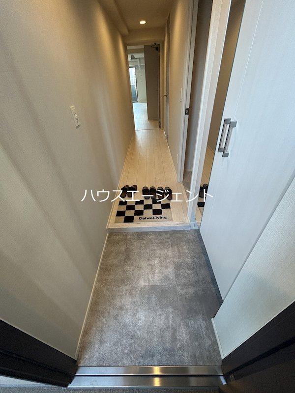 玄関　玄関にはシューズBOXがあります。※別部屋参考写真