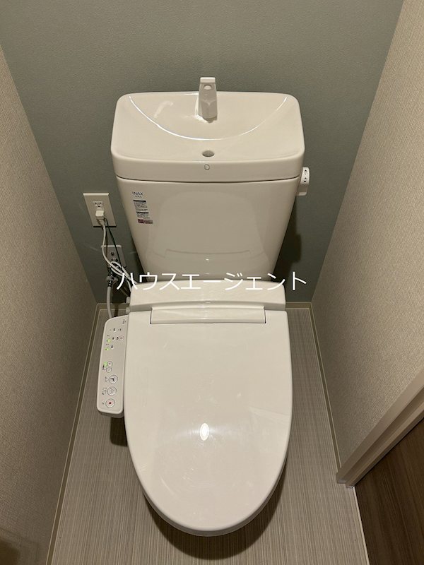トイレ　ウォシュレット付のトイレです。