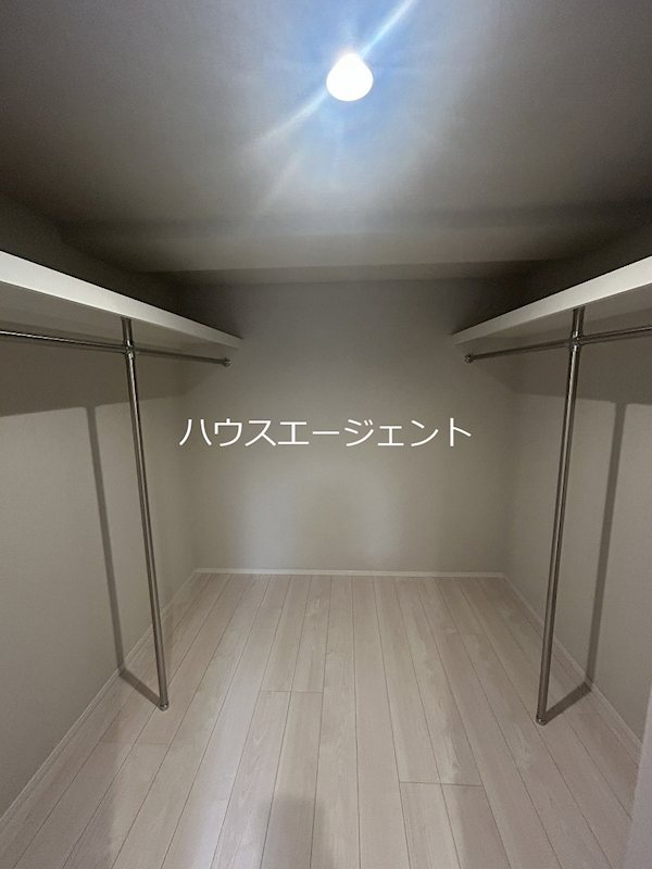 収納　ウォークインクローゼットです。※別部屋参考写真