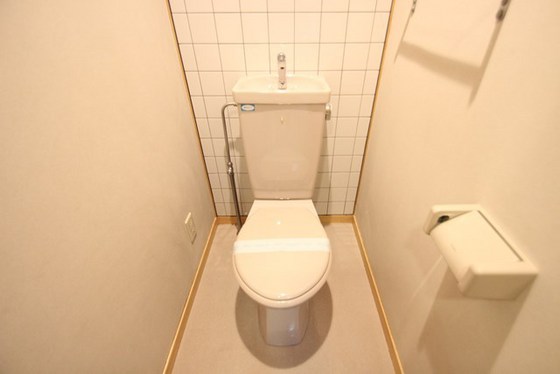 トイレ　別号室の写真です。