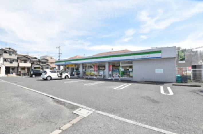 コンビニ　ファミリーマート 堺鳳西町二丁店（コンビニ）まで495m