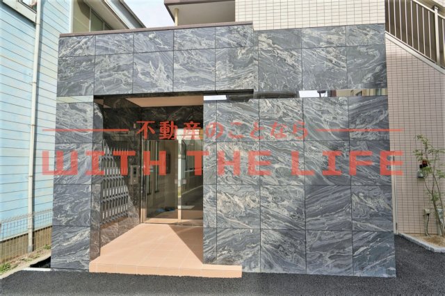 エントランス　落ち着いたエントランスです