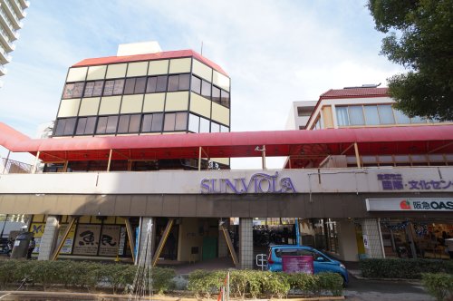 ショッピングセンター　サンビオラ（ショッピングセンター）まで561m