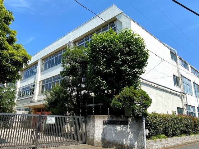 中学校　国立市立国立第二中学校（中学校）まで741m