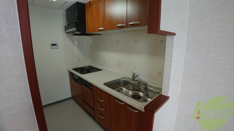 キッチン　調理スペースが確保されていて使いやすそうな印象でした。