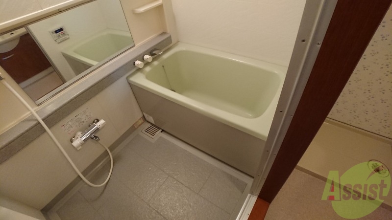 バス・シャワールーム　バスルームはこちらです。広々としてゆったり休めます。