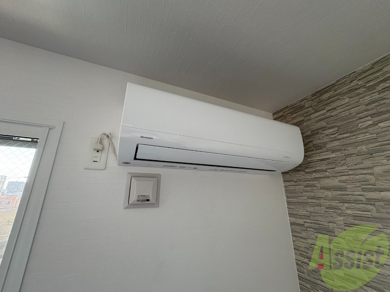 その他　エアコン付きで快適なリビングになっております！