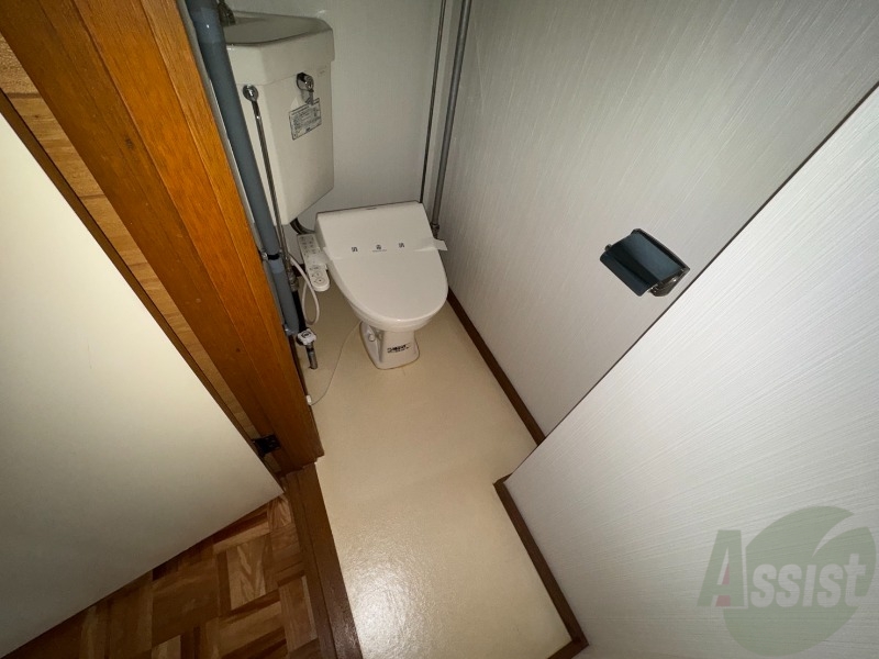 トイレ　こちらはトイレです。清潔感があり、安心して使用できます。