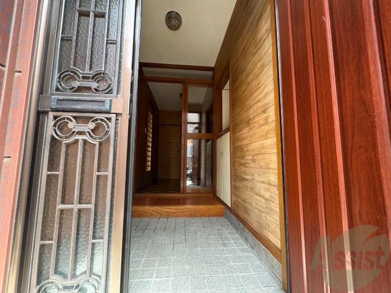 玄関　玄関の様子です。明るい印象ですね。気分もあがりそう。