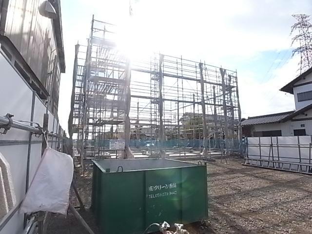 建物外観　建築中