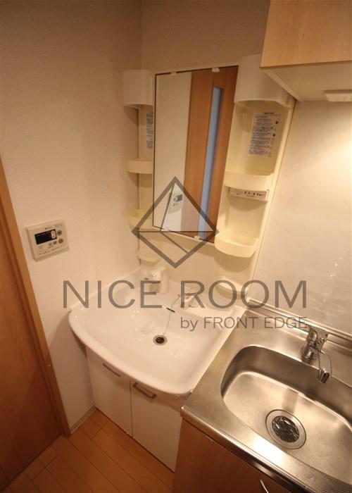 洗面設備　エステムコート難波センチュリオ　独立洗面台