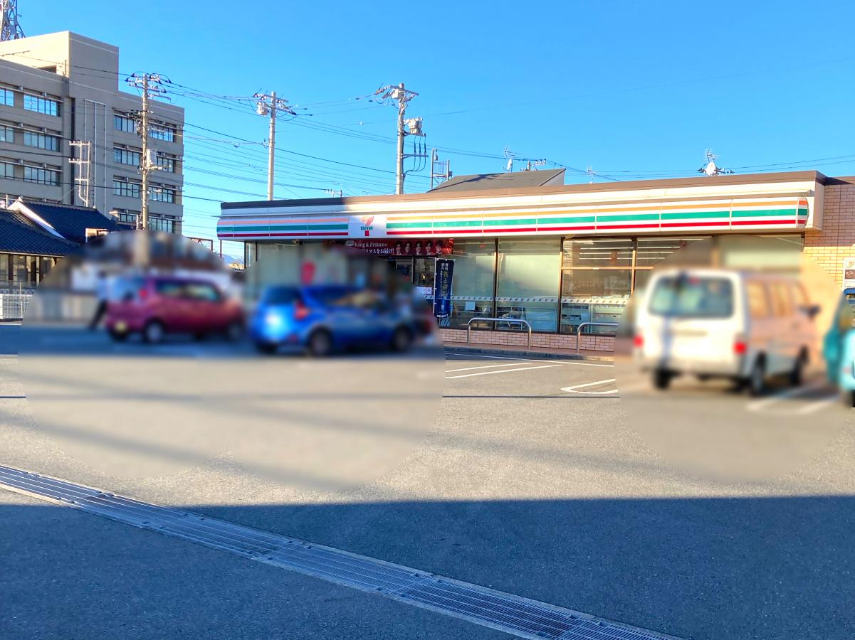コンビニ　セブンイレブン 富士市本市場店（コンビニ）まで703m